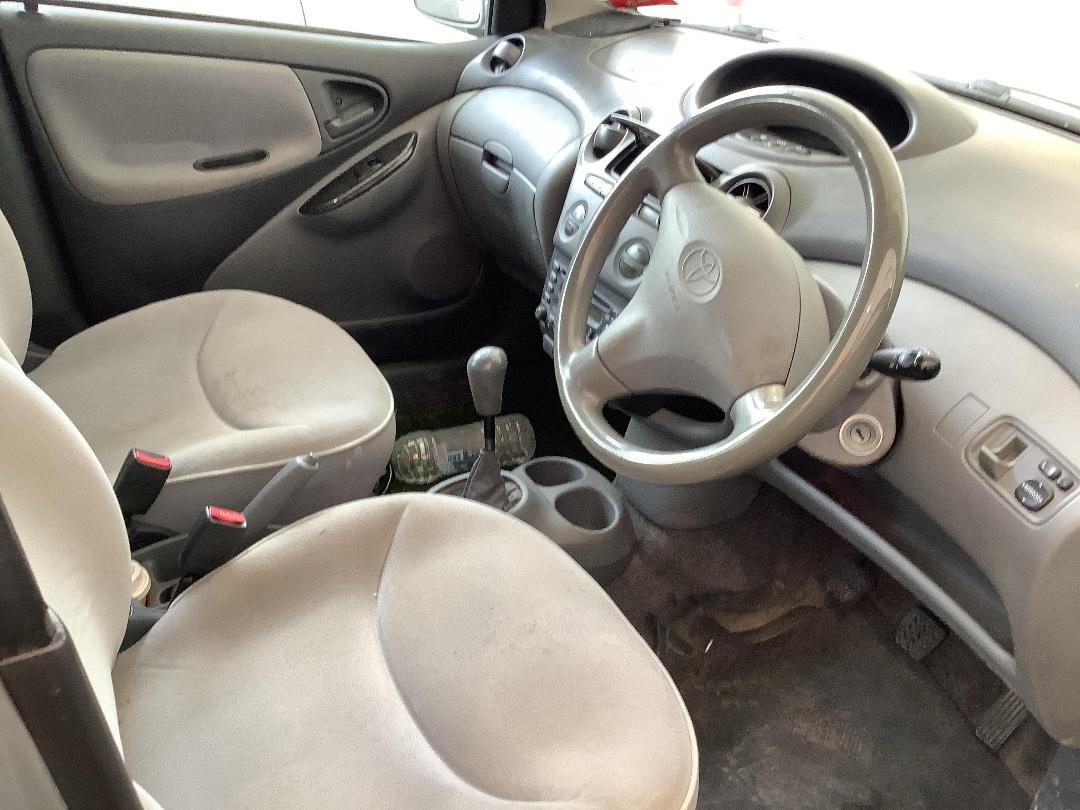 Photo '13' of Toyota Vitz Photo '13' of Toyota Vitz