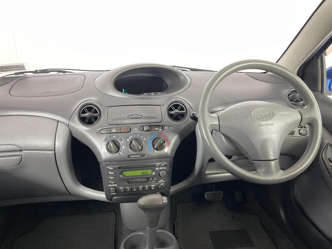 Photo '17' of Toyota Vitz