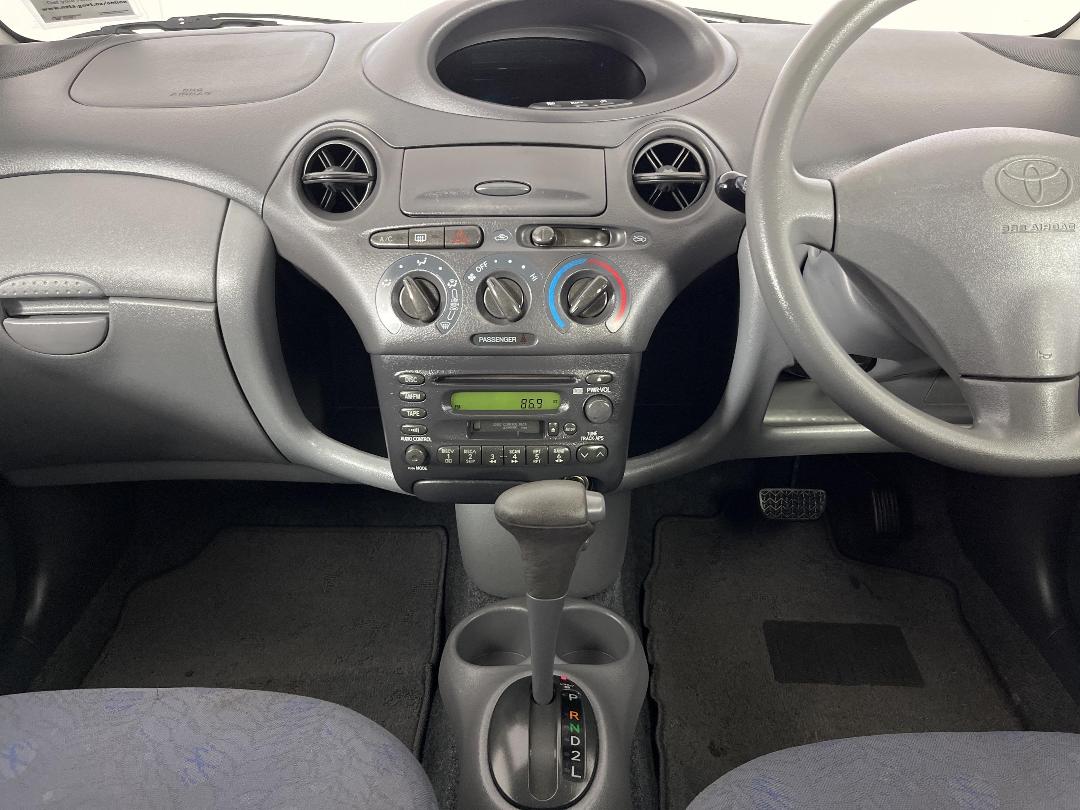 Photo '18' of Toyota Vitz