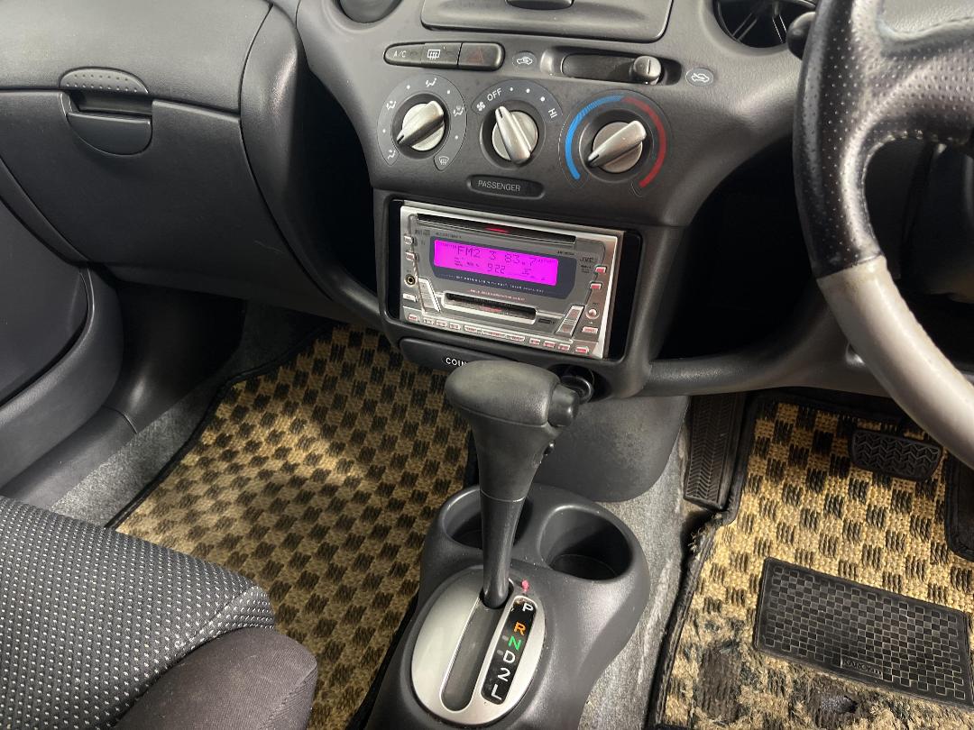 Photo '18' of Toyota Vitz