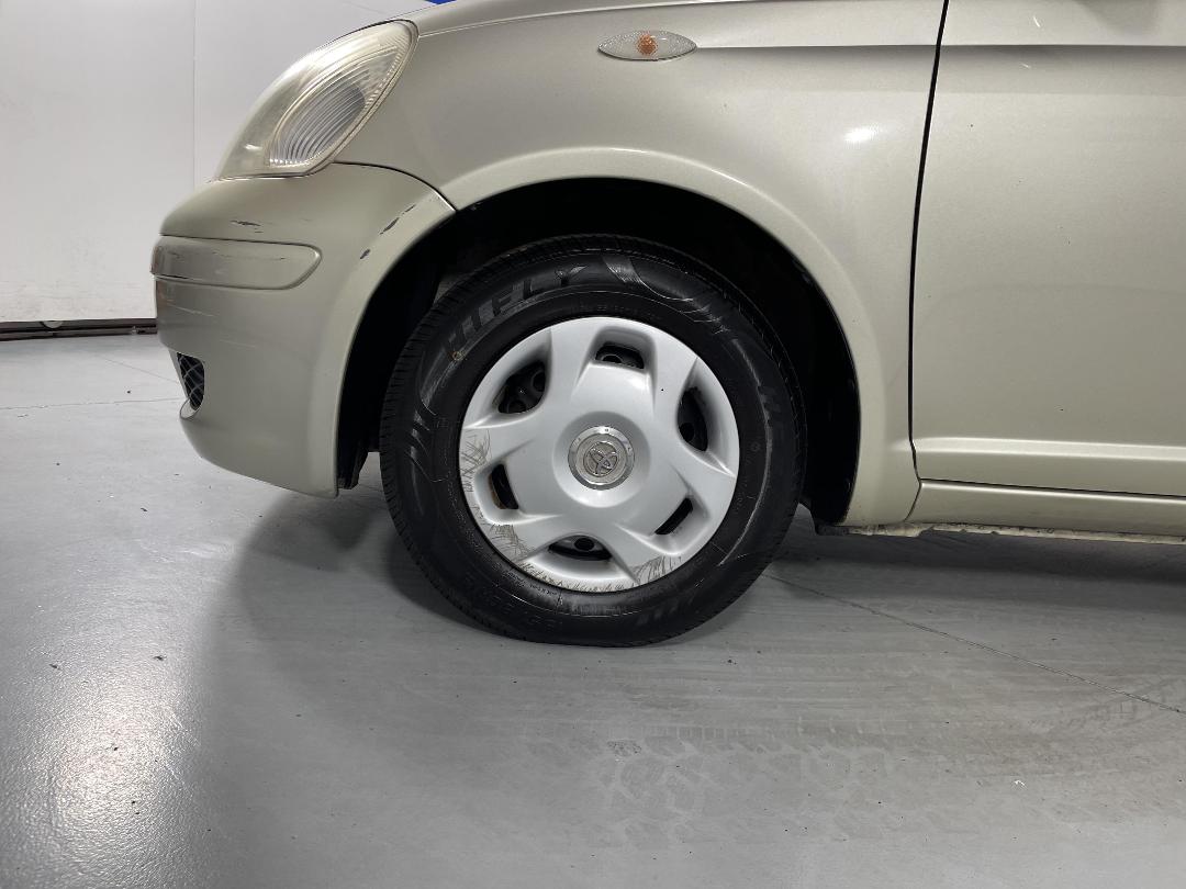 Photo '10' of Toyota Vitz
