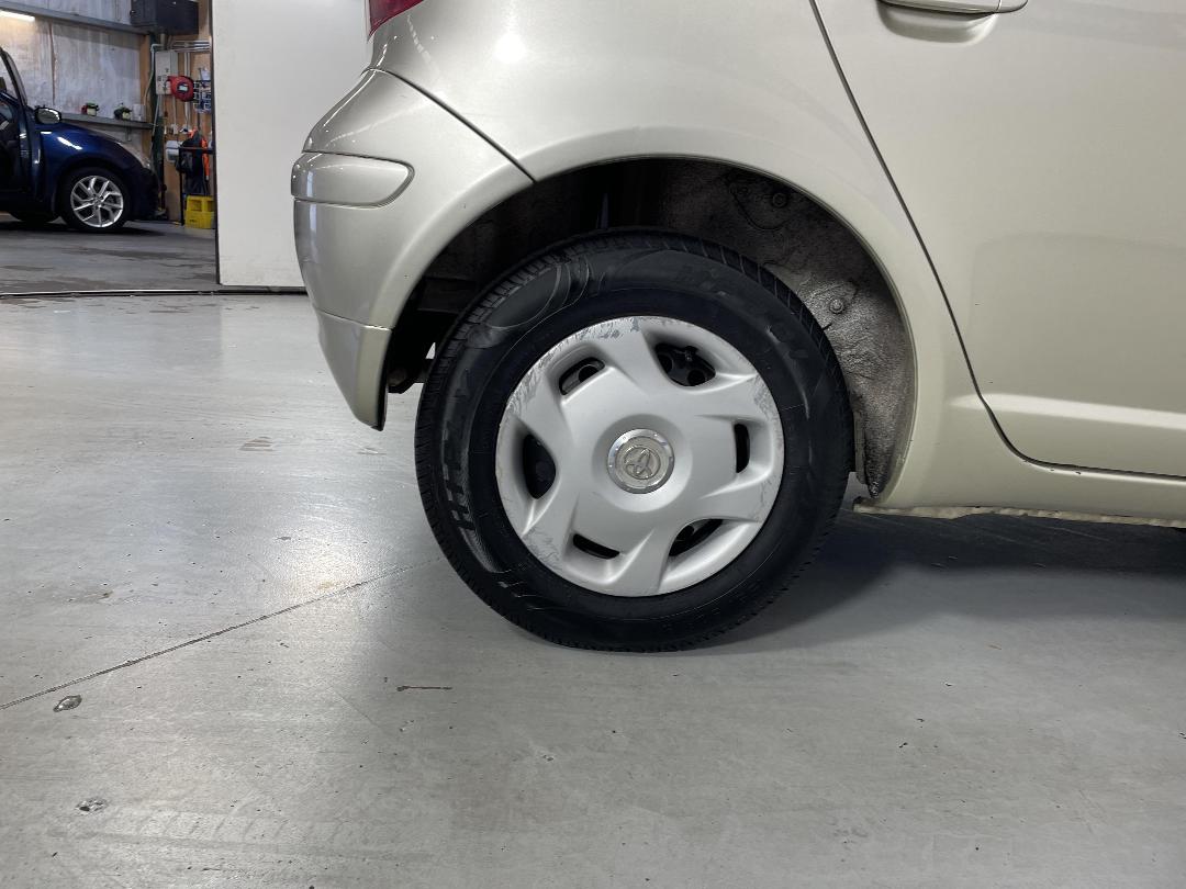 Photo '12' of Toyota Vitz