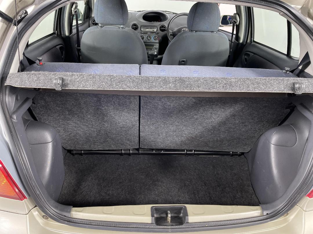 Photo '14' of Toyota Vitz