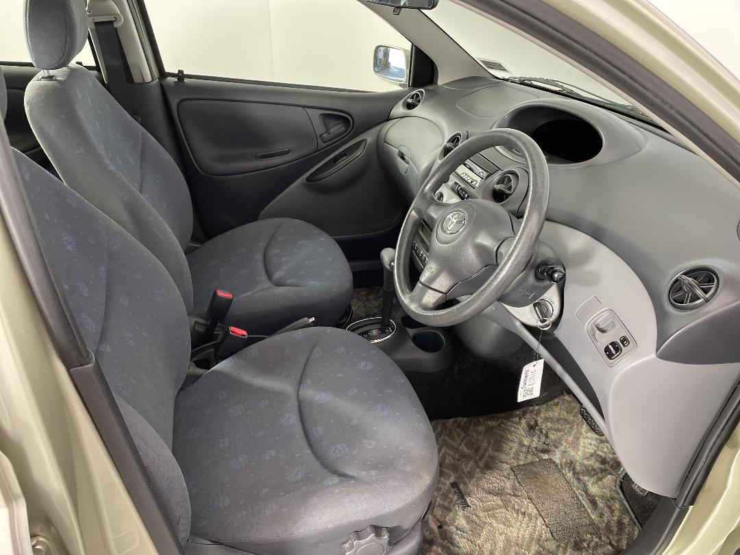 Photo '16' of Toyota Vitz