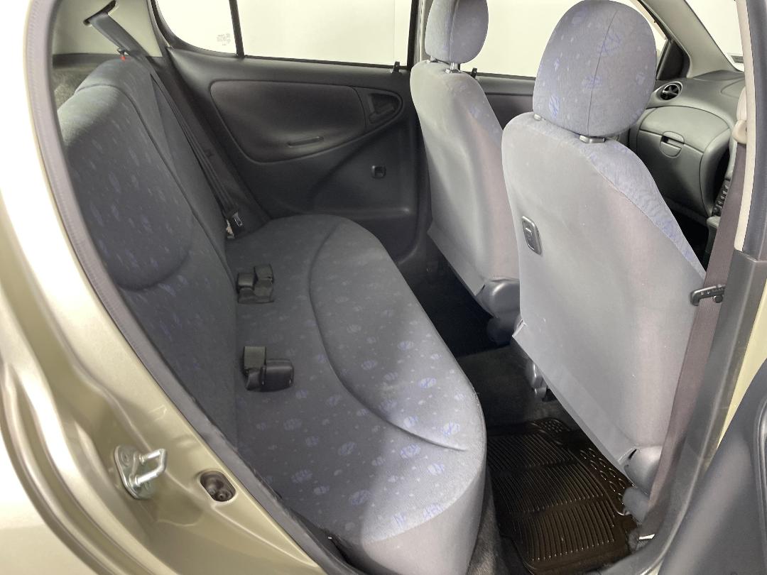 Photo '20' of Toyota Vitz