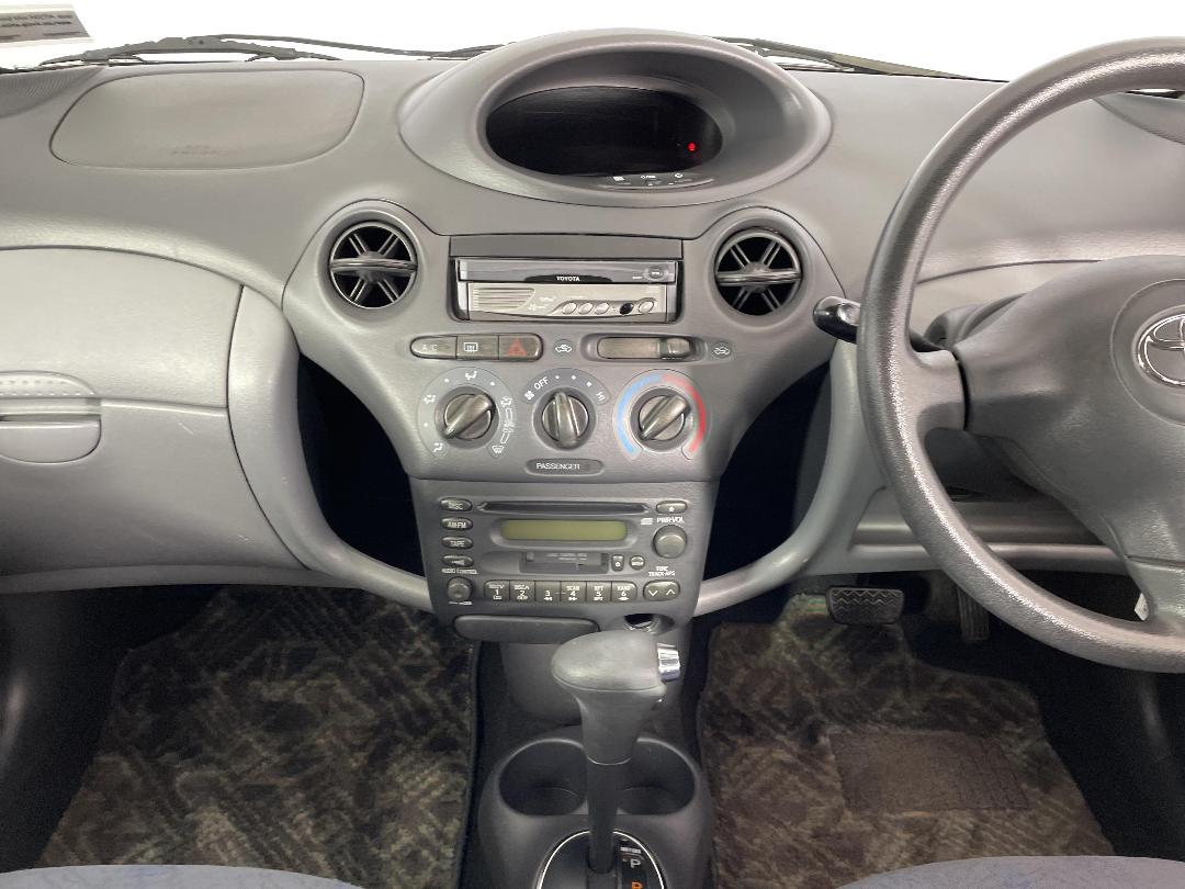 Photo '18' of Toyota Vitz