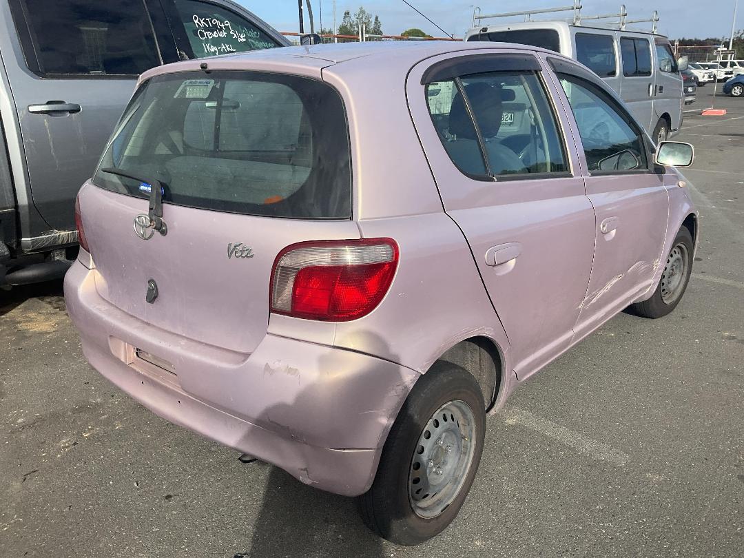 Photo '4' of Toyota Vitz