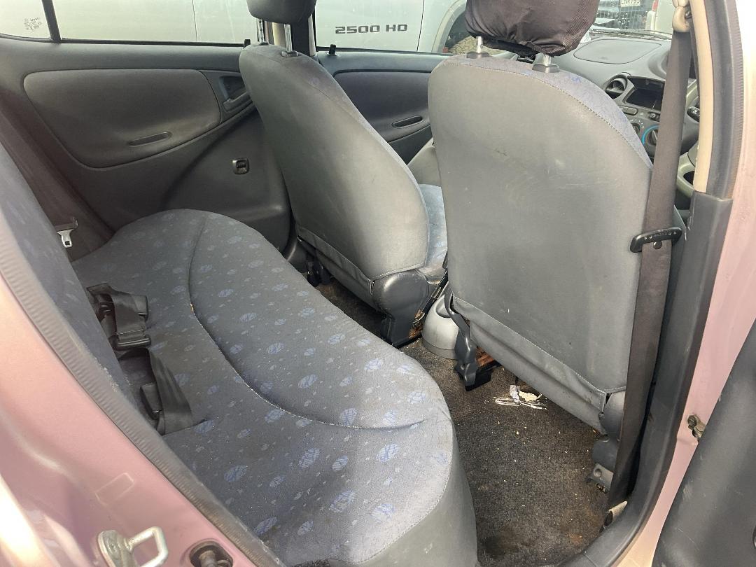 Photo '11' of Toyota Vitz