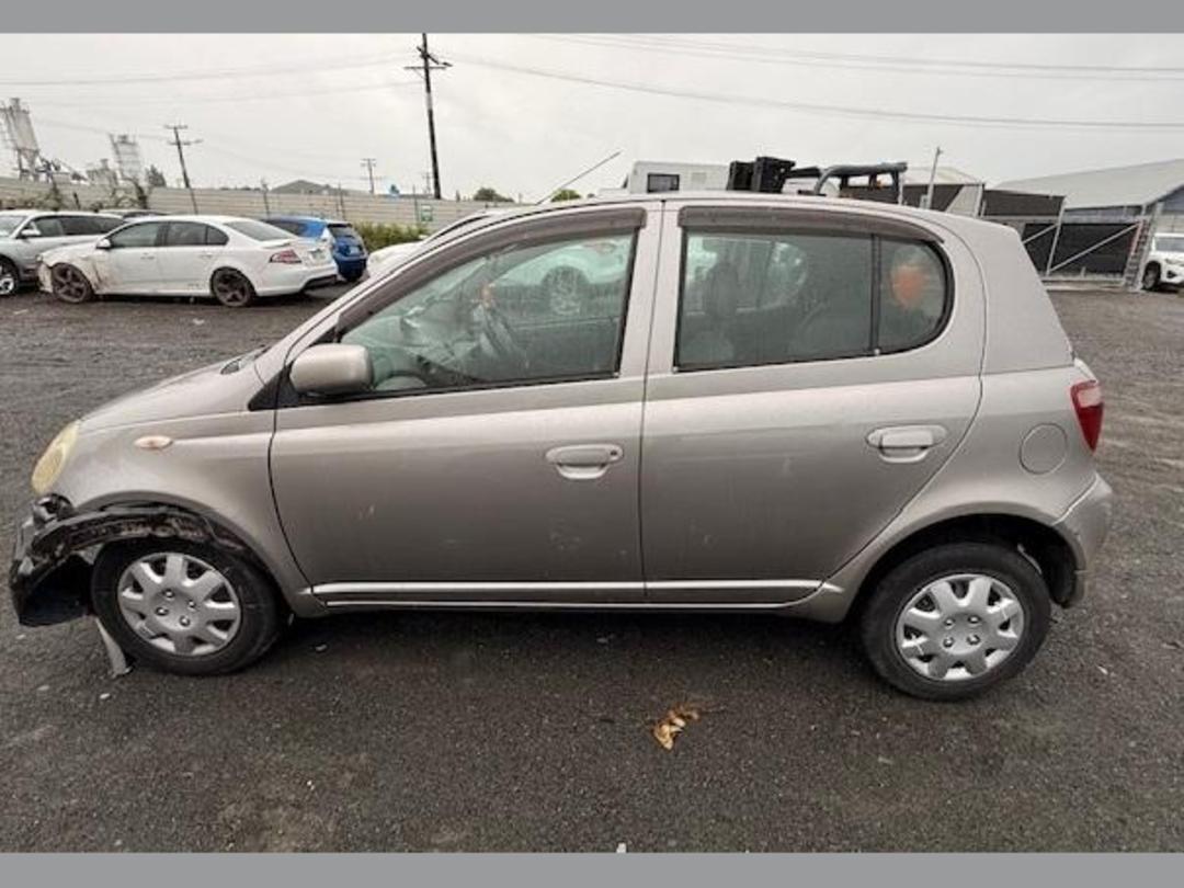 Photo '3' of Toyota Vitz Photo '3' of Toyota Vitz