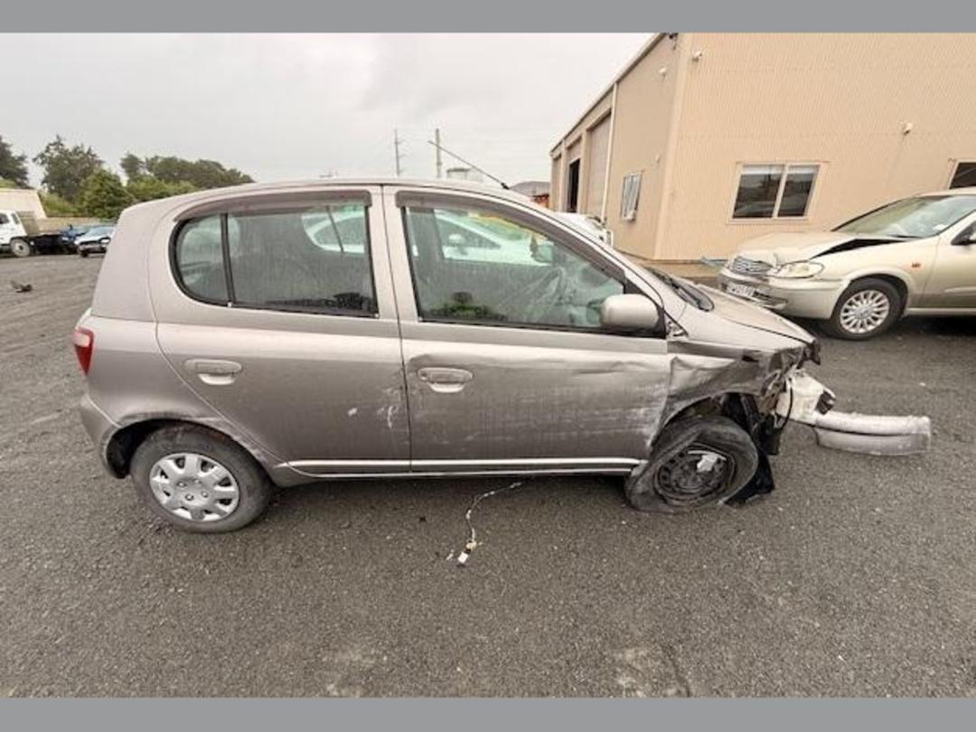 Photo '14' of Toyota Vitz Photo '14' of Toyota Vitz