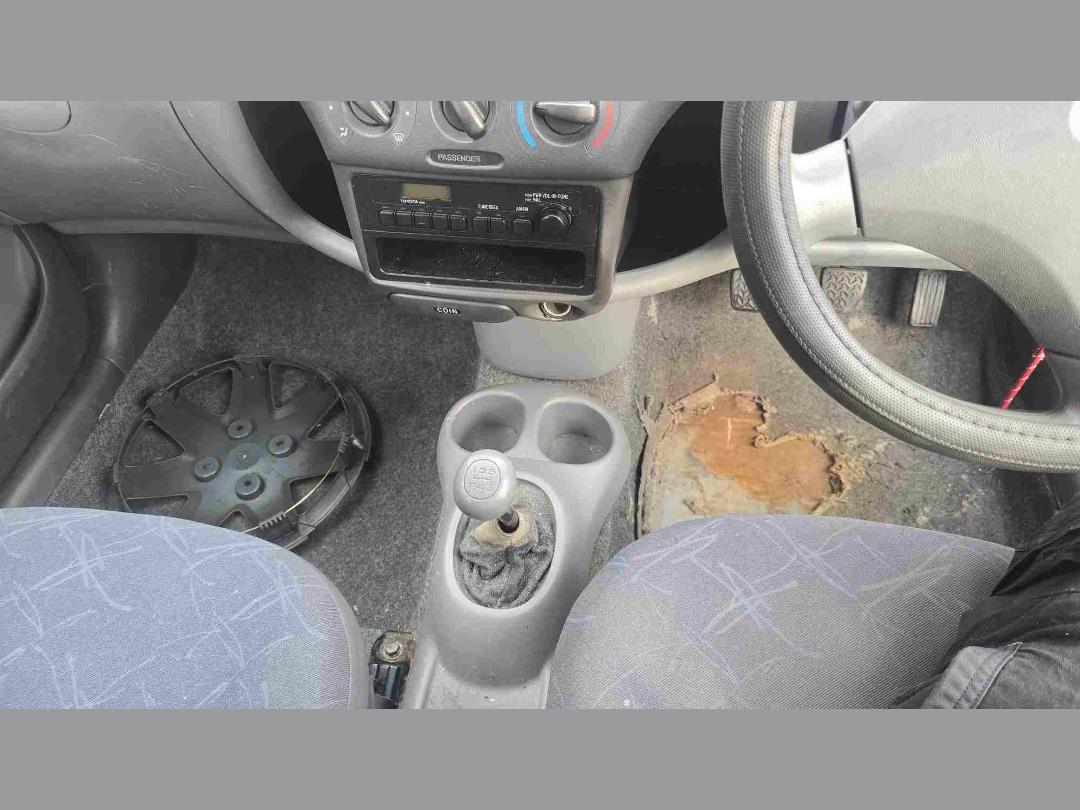 Photo '11' of Toyota Vitz