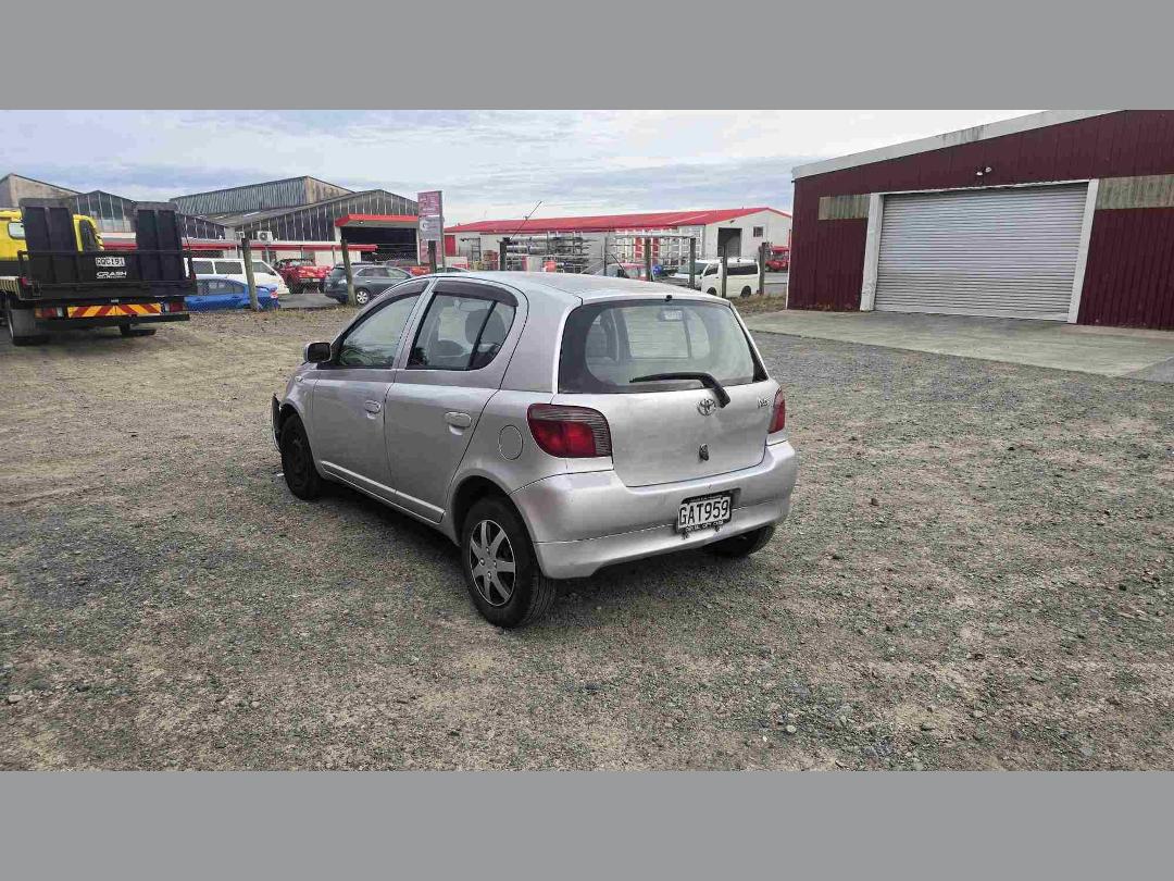 Photo '4' of Toyota Vitz