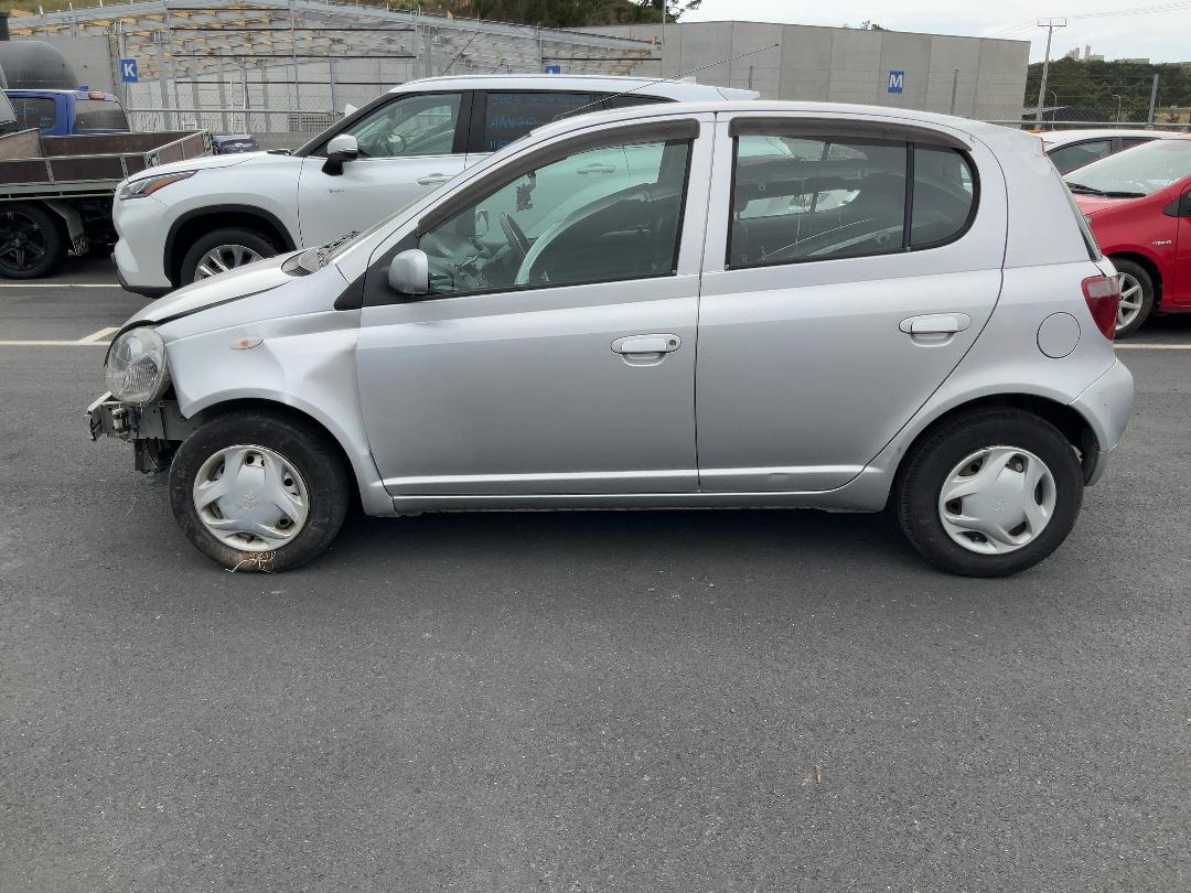 Photo '4' of Toyota Vitz