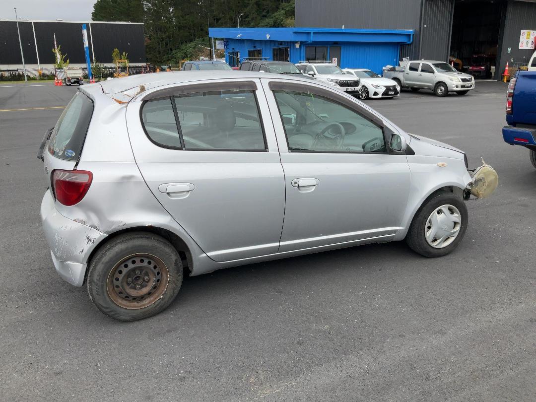 Photo '8' of Toyota Vitz