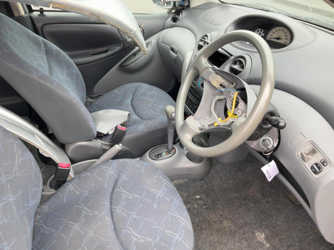 Photo '20' of Toyota Vitz