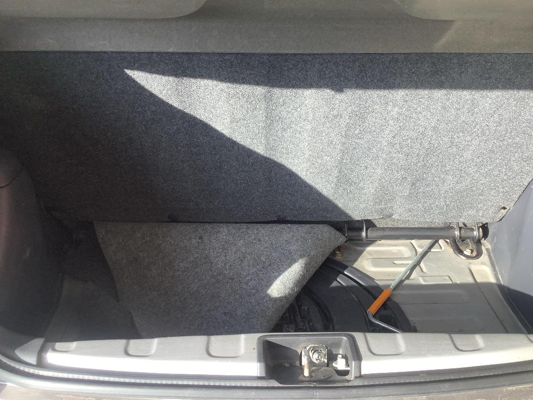 Photo '8' of Toyota Vitz