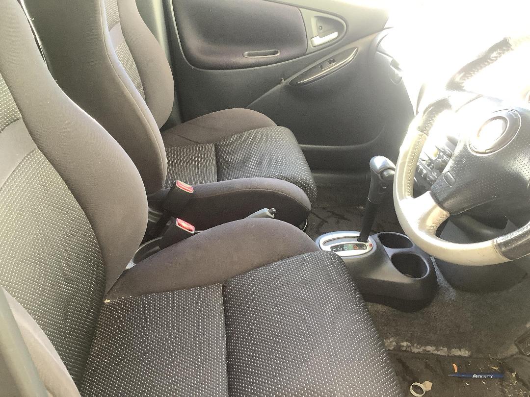 Photo '14' of Toyota Vitz