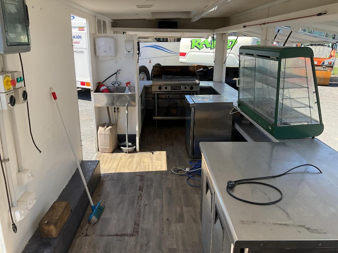 Photo '24' of TRAILER CUSTOM Food/Coffee - Tandem