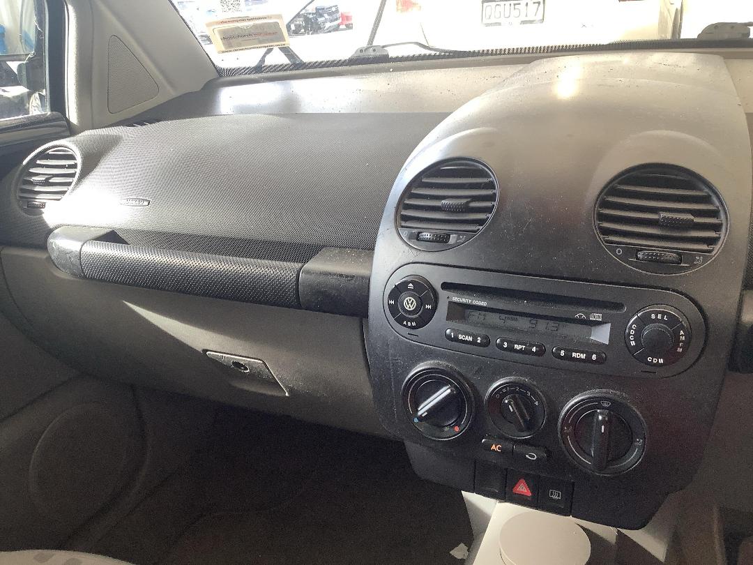 Photo '17' of Volkswagen Beetle Photo '17' of Volkswagen Beetle