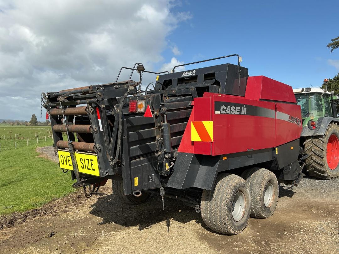 Photo '4' of Case LBX431RT Baler
