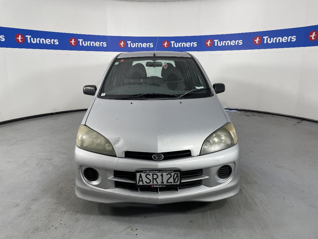 Photo '2' of Daihatsu YRV