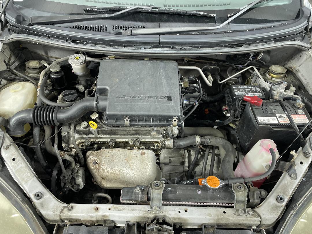 Photo '13' of Daihatsu YRV