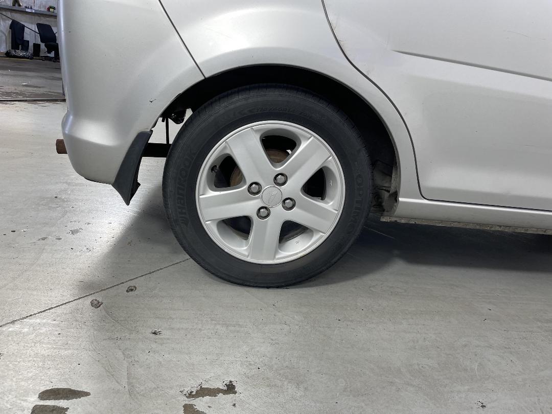 Photo '12' of Daihatsu YRV