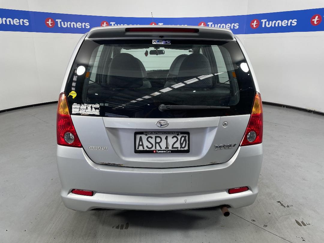 Photo '6' of Daihatsu YRV