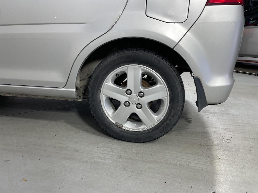 Photo '11' of Daihatsu YRV