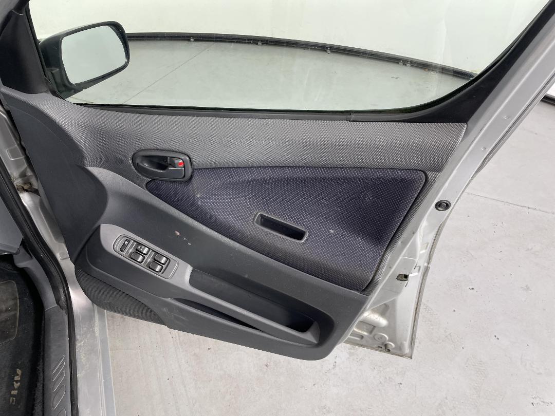 Photo '15' of Daihatsu YRV