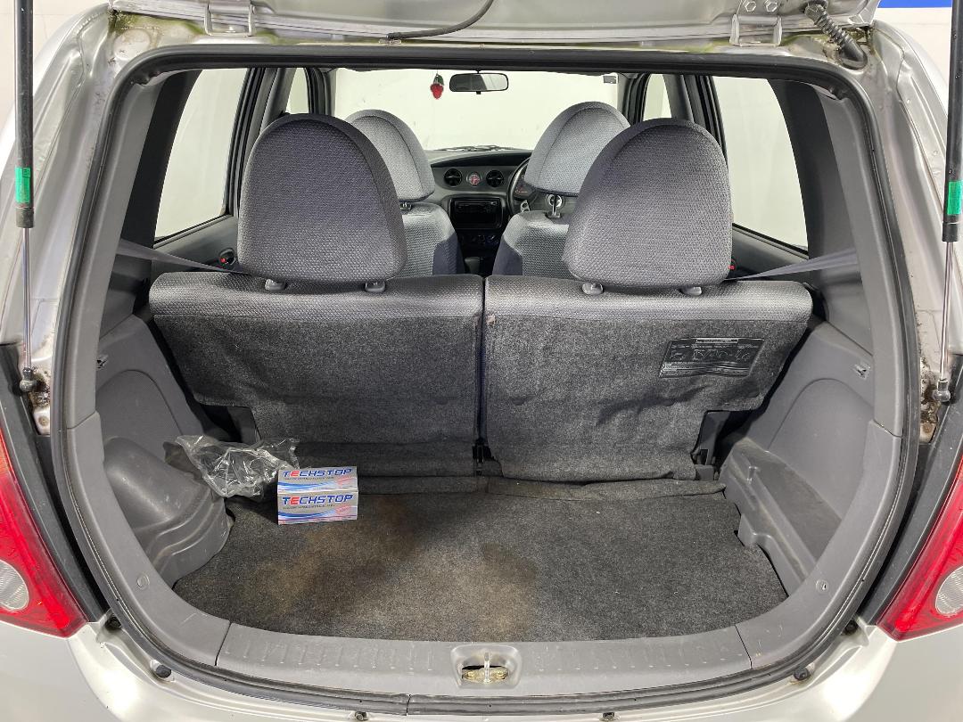 Photo '14' of Daihatsu YRV