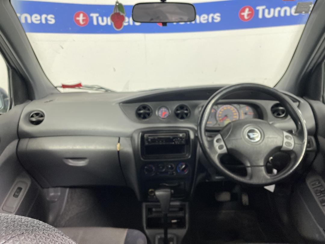 Photo '17' of Daihatsu YRV