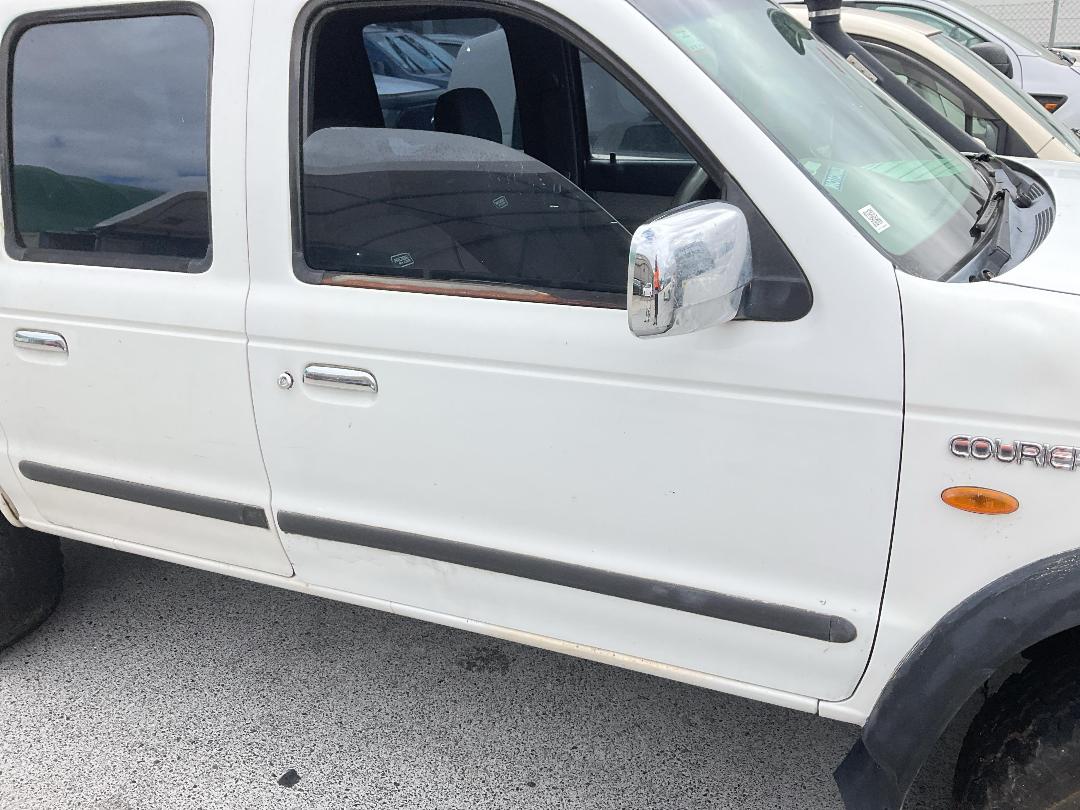 Photo '3' of Ford Courier XLT Chassis CAB