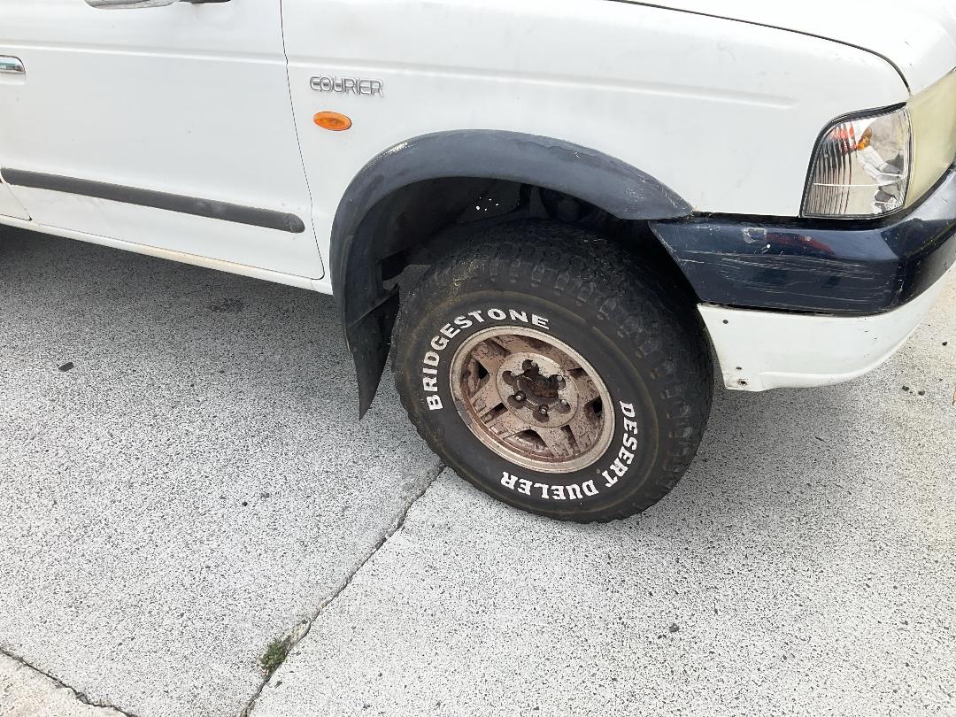 Photo '2' of Ford Courier XLT Chassis CAB
