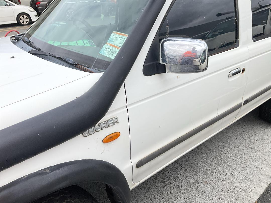 Photo '9' of Ford Courier XLT Chassis CAB