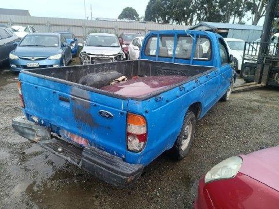 Photo '2' of Ford Courier XL C/CAB