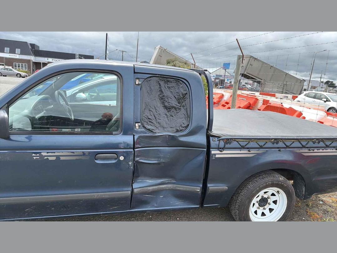 Photo '6' of Ford Courier XLT Wellside