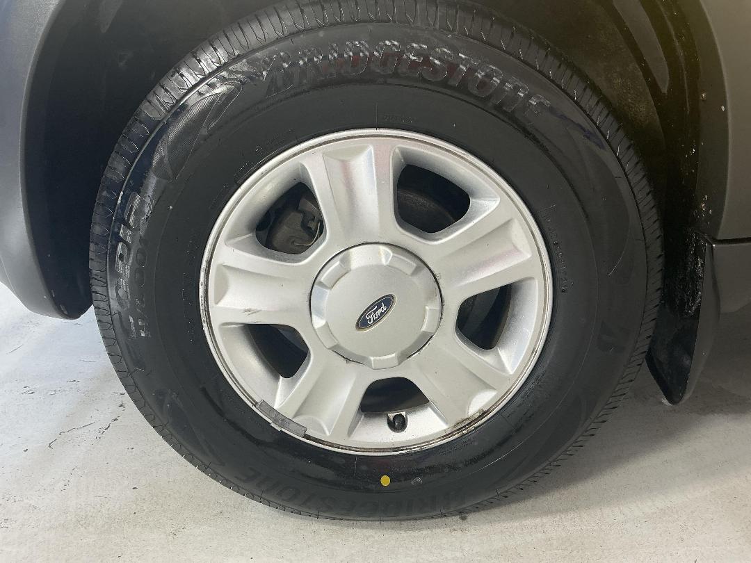 Photo '10' of Ford Escape