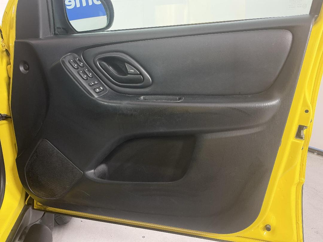 Photo '15' of Ford Escape