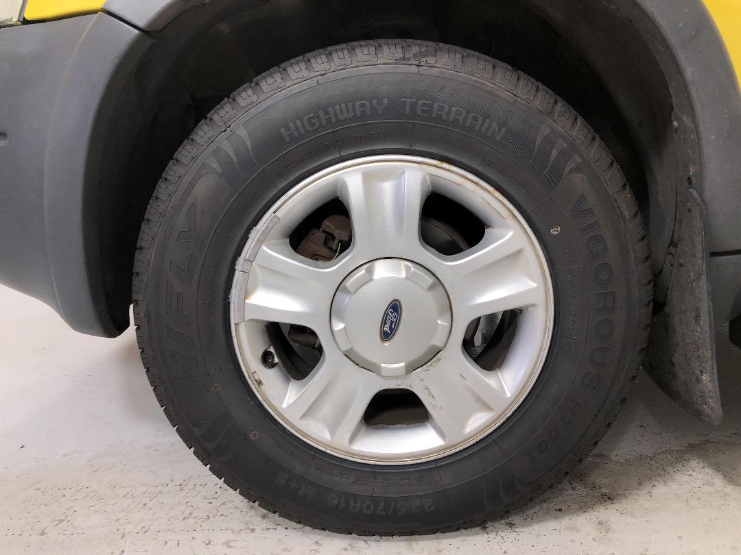 Photo '10' of Ford Escape