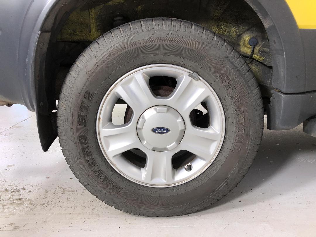 Photo '12' of Ford Escape