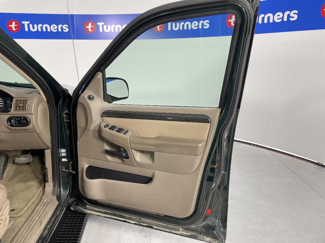 Photo '15' of Ford Explorer