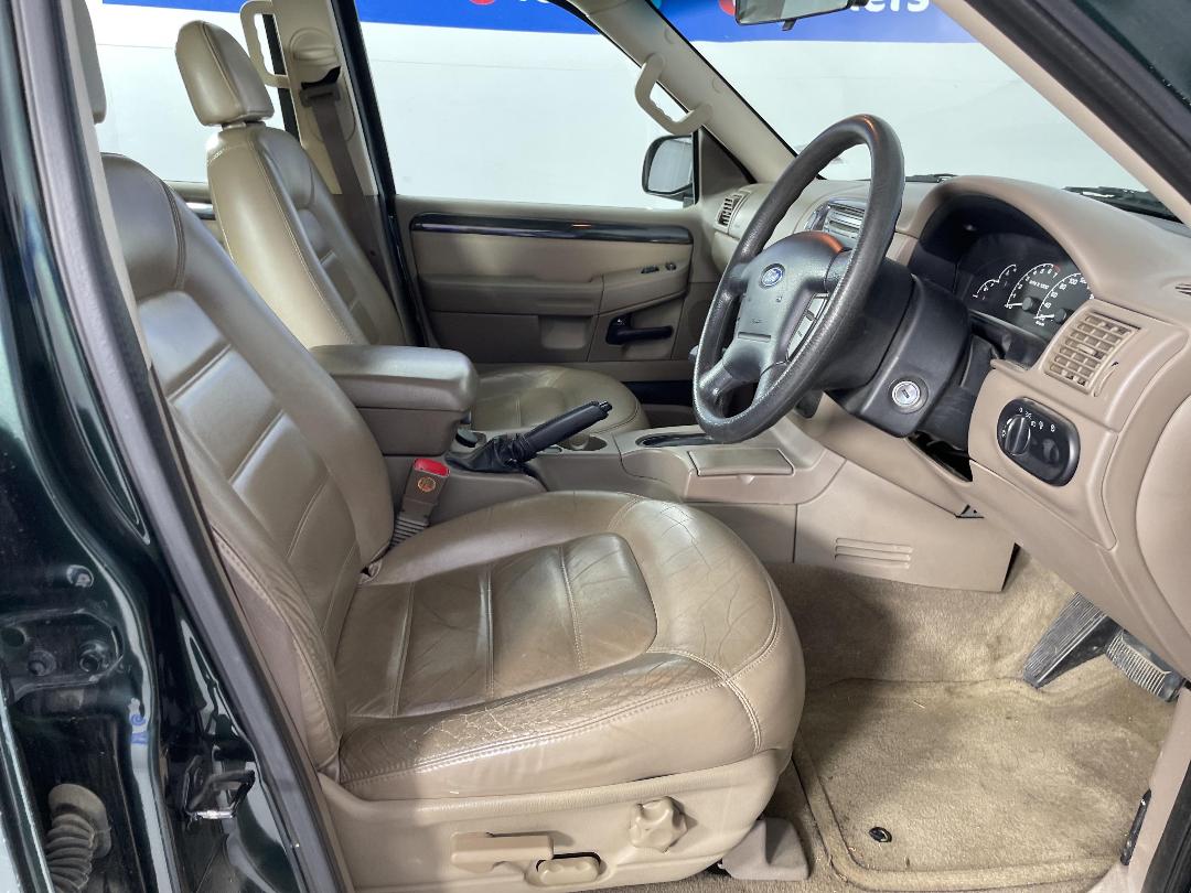 Photo '16' of Ford Explorer