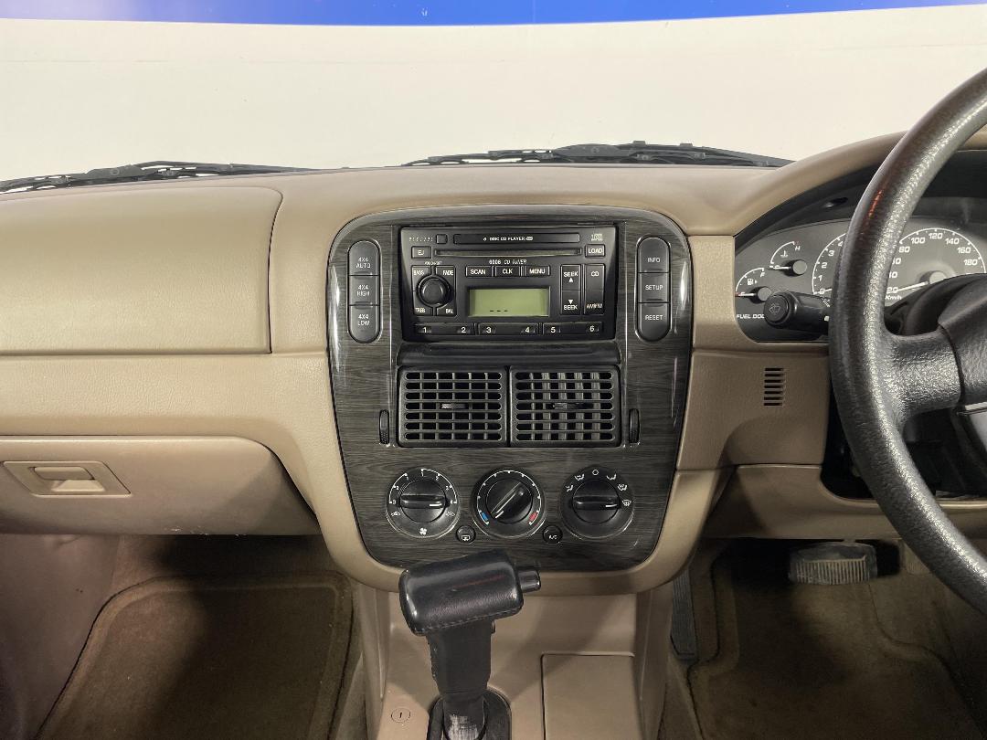 Photo '18' of Ford Explorer