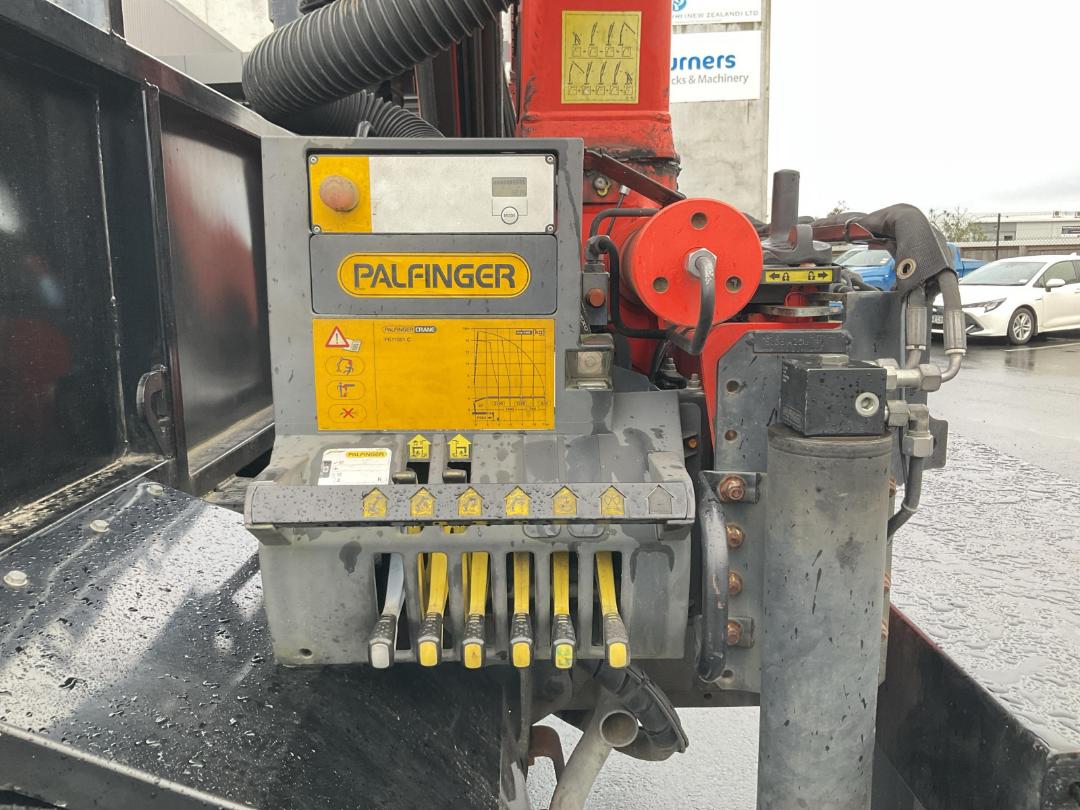 Photo '35' of Hino FF 1JPKA Flat Deck Crane Photo '35' of Hino FF 1JPKA Flat Deck Crane