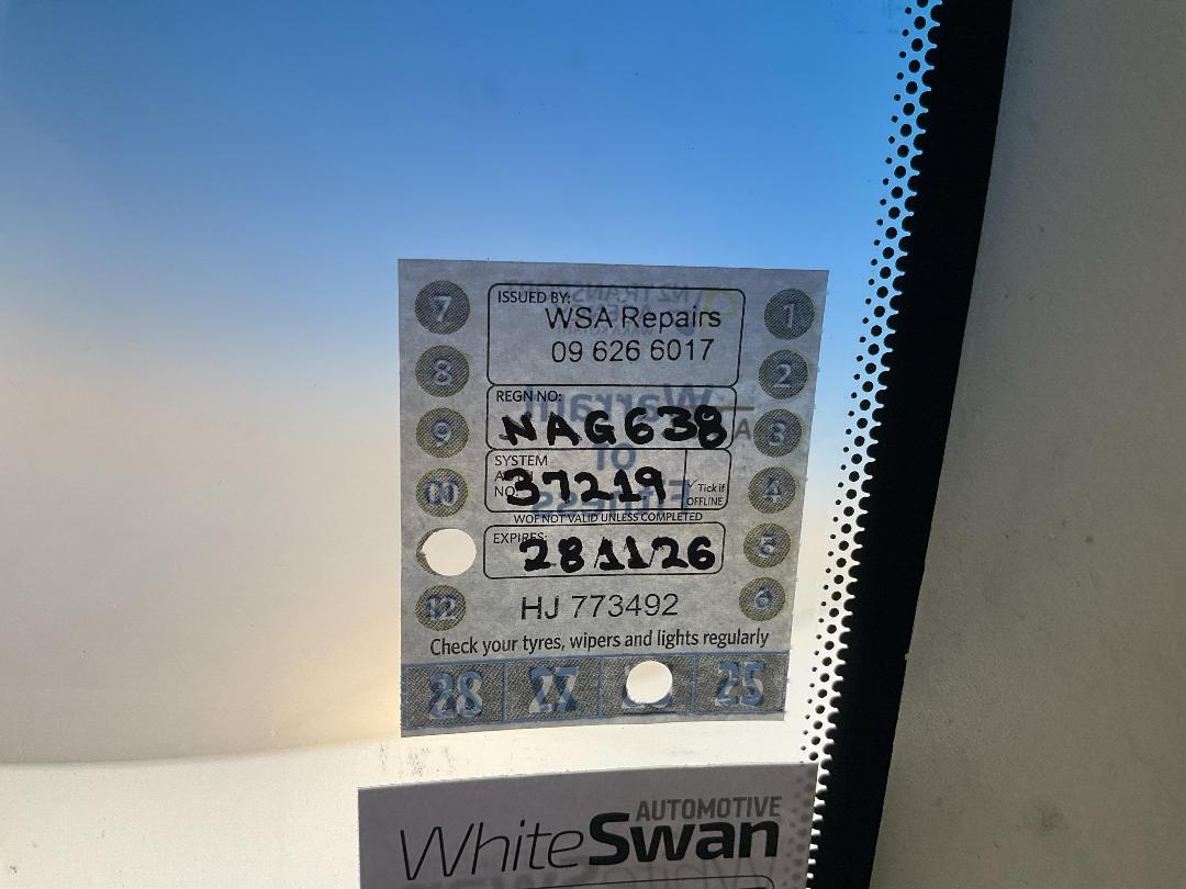 Photo '23' of Holden Commodore Photo '23' of Holden Commodore