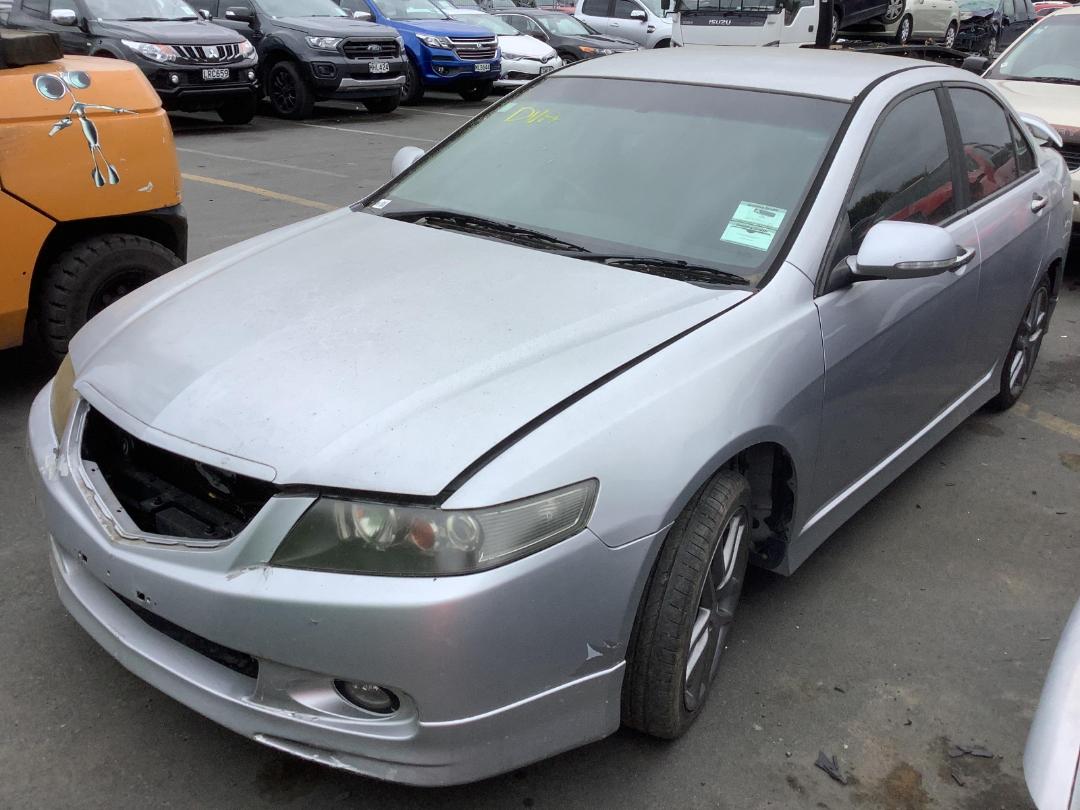 Damaged honda accord 2002 in avalon drive at turners damaged and end