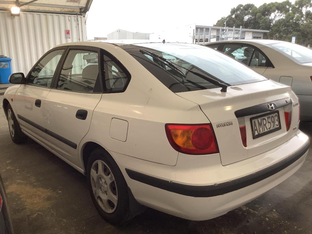 Photo '4' of Hyundai Elantra GL Photo '4' of Hyundai Elantra GL