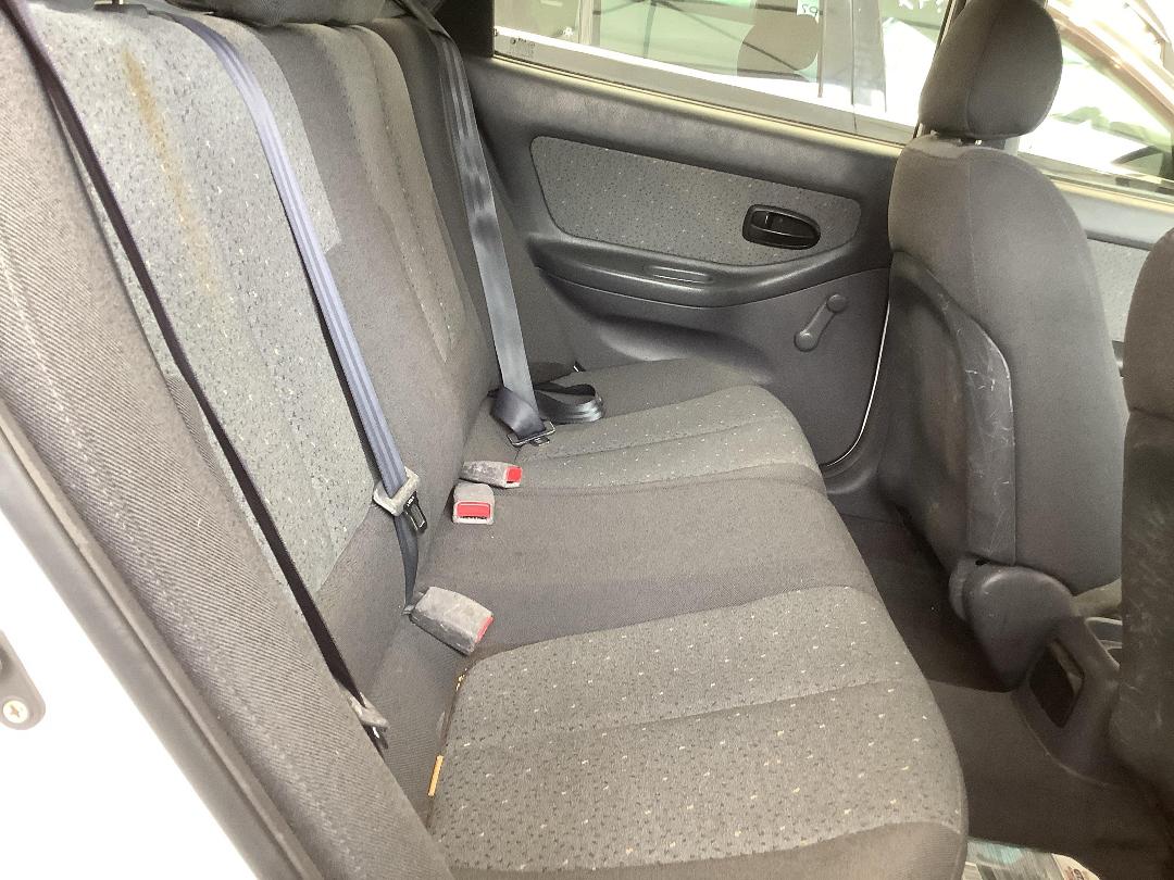 Photo '7' of Hyundai Elantra GL Photo '7' of Hyundai Elantra GL