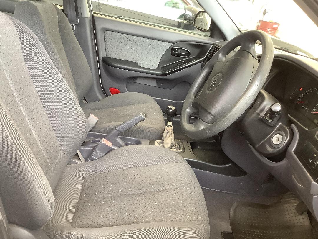 Photo '8' of Hyundai Elantra GL Photo '8' of Hyundai Elantra GL